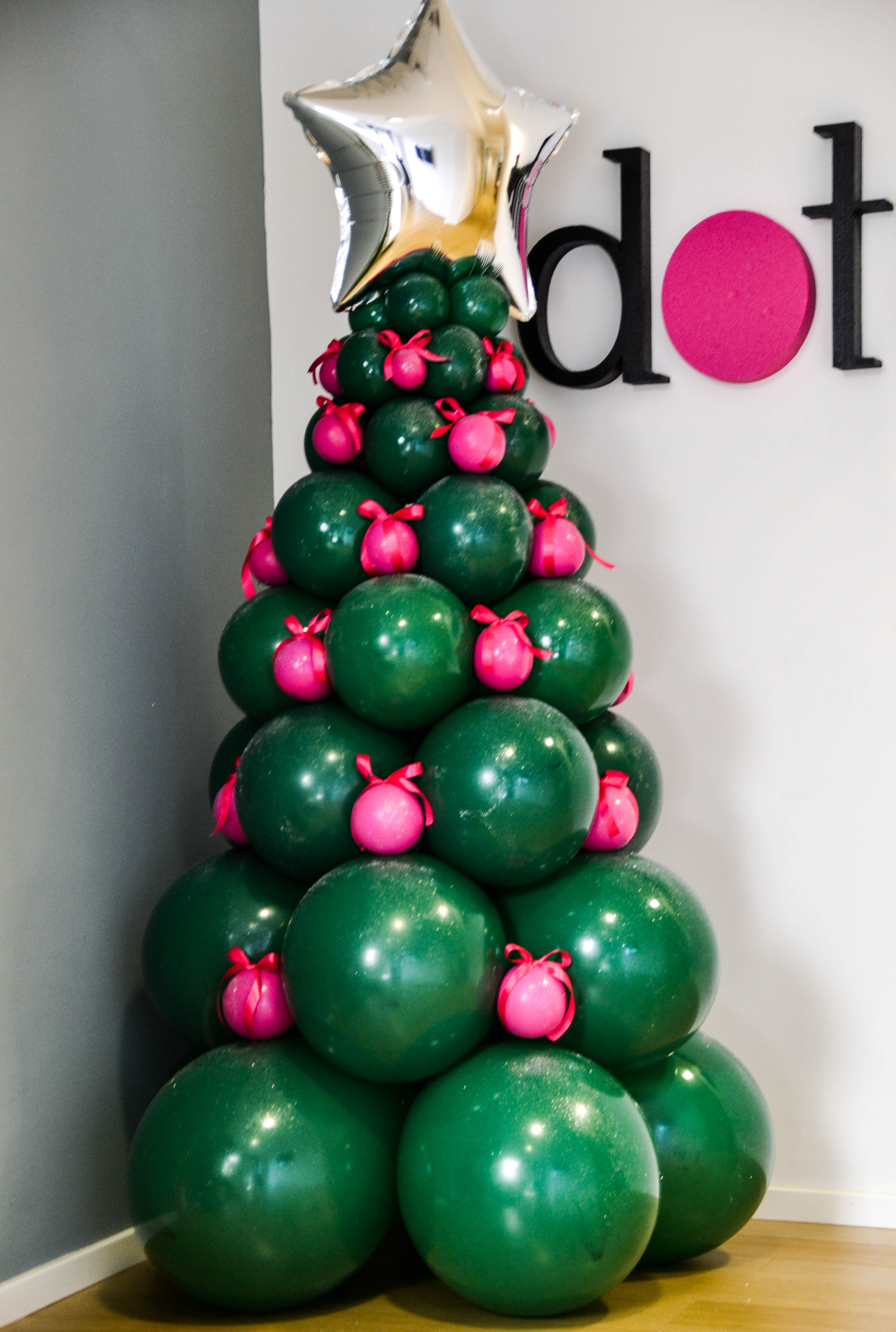 Albero Di Natale Decorato Con Palloncini